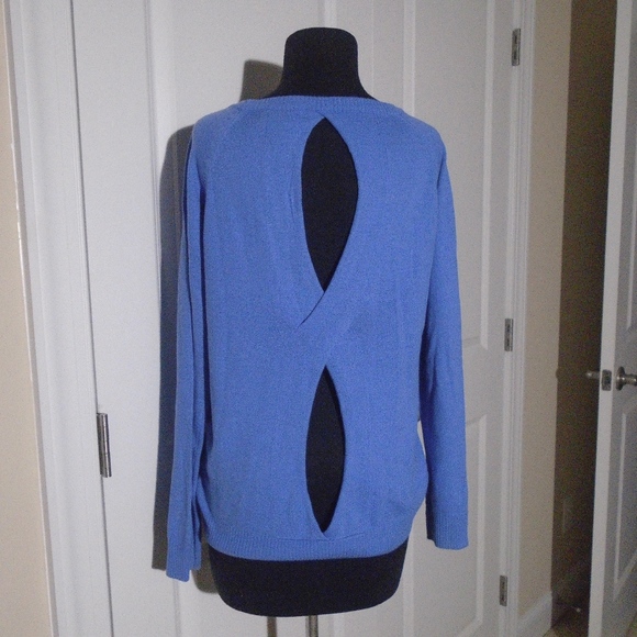 Forever 21 Sweaters - FOREVER 21 Open Back Pullover Sweater S